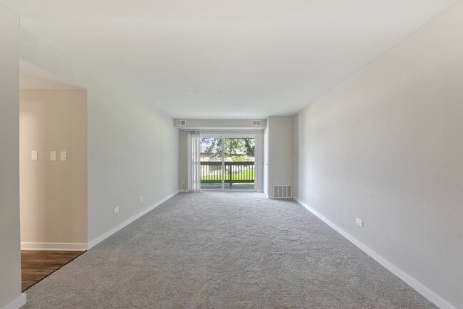 Acclaim at Hinsdale Lake