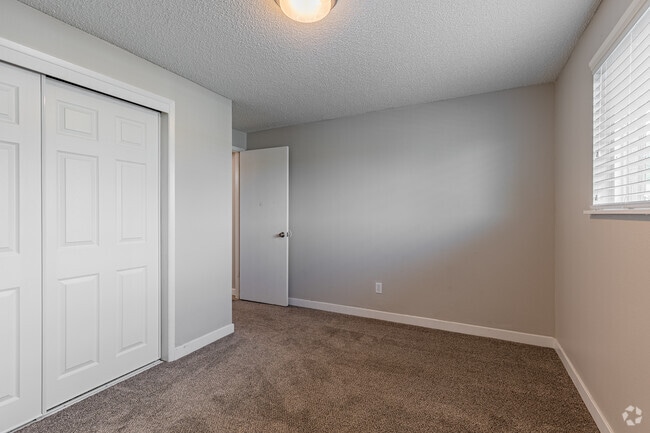 2BR, 1BA - 800SF - Primary Bedroom