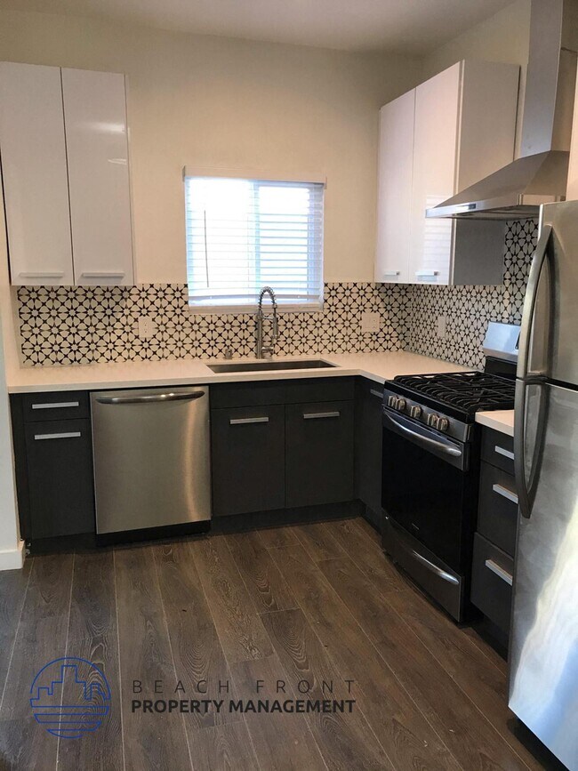 Photo - 747 S New Hampshire