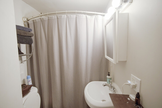 Photo - 1077 N Paulina St Unit G