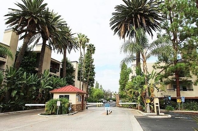 Photo - 5540 Owensmouth Ave Unidad 220