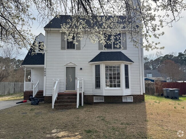 Building Photo - 3 Bedroom 2.5 Bath House with Large Yard a...