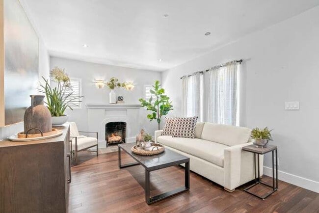 Photo - 1494 McKendrie St
