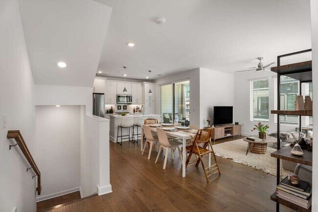 Photo - 404 Pratt Dr SE