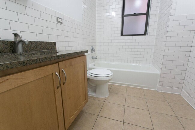 Photo - 5400-5408 S. Ingleside Avenue