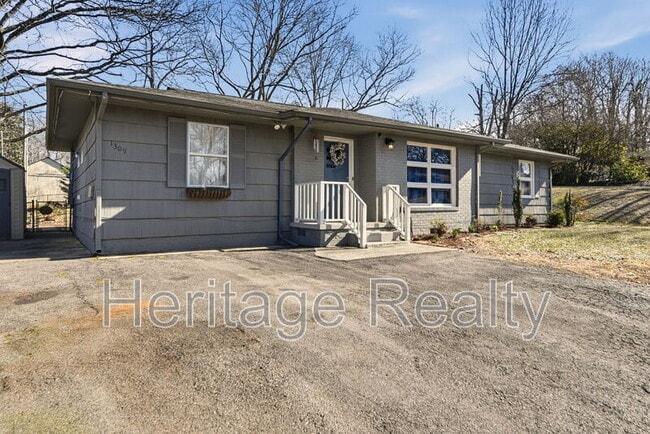 Photo - 1309 Huntington Rd SW