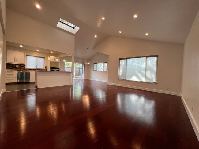 Building Photo - 3893 Middlefield Rd Unit 1 Rental