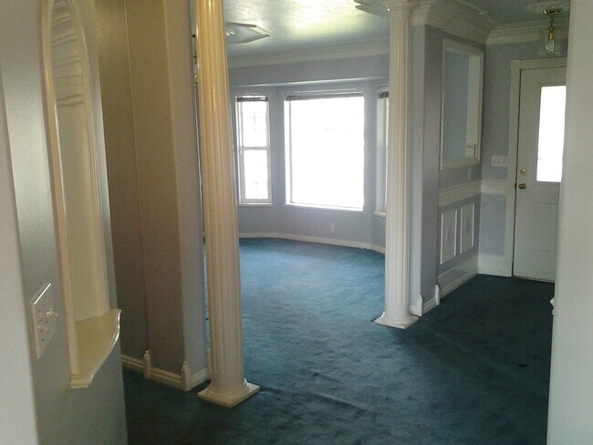 528 E 100 N St