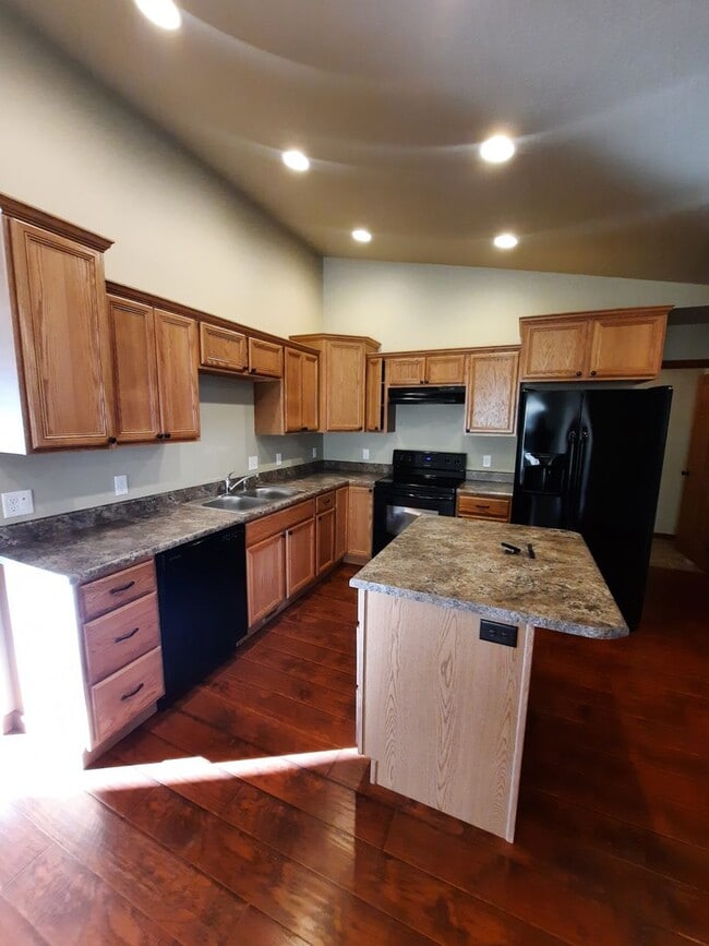 Photo - 3 BEDROOM | 2 BATH | DOUBLE GARAGE | SUMMERSET