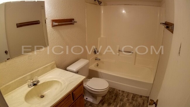 Photo - 1228 O Ave Pl NE