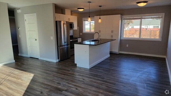 Building Photo - 1414 Keller Ave Rental