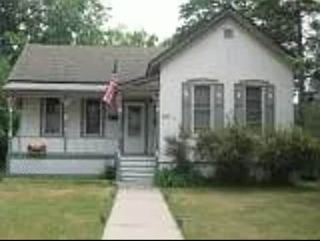 Building Photo - Park Side Unit B Rental