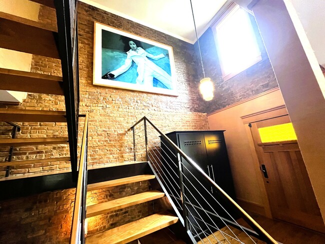 Photo - 3822 N Claremont Ave