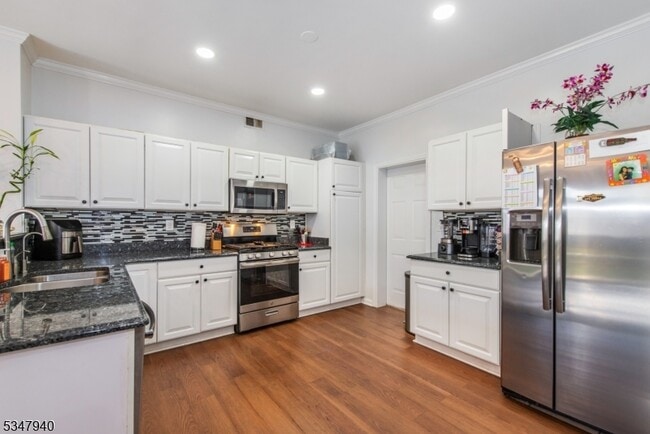 Photo - 28 George Russell Way