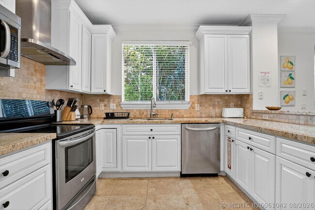 Photo - 1705 NE 11th St