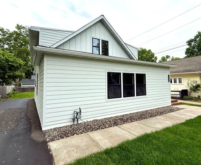 Photo - Stunning 3BR/3BA Orono Home Available 8/15. Walk to Lake Minnetonka!
