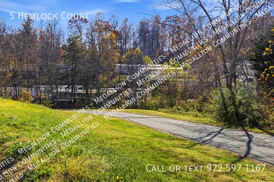 Photo - 5 Hemlock Ct