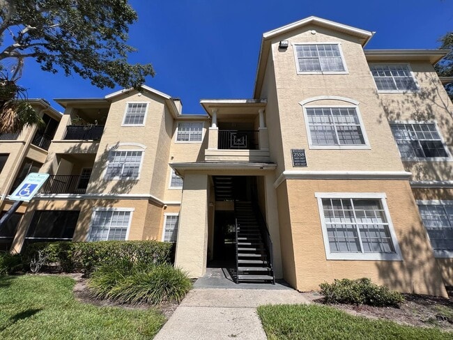 Spacious 1/1 condo! - Spacious 1/1 condo!