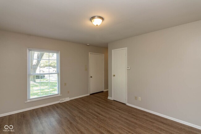 Photo - 9 Greenbriar Ln