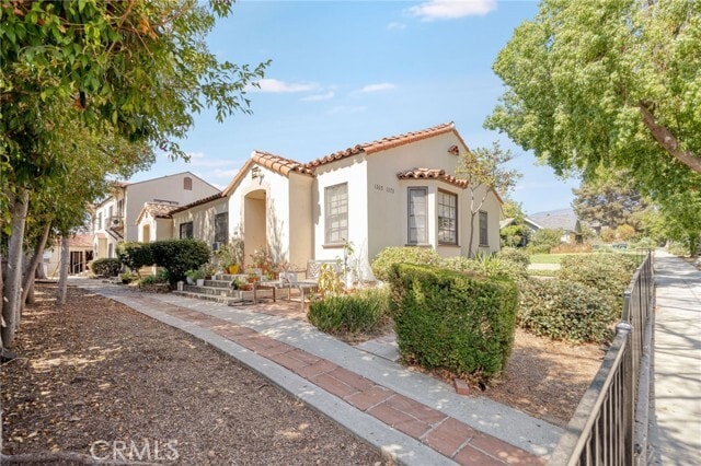 Building Photo - 1375 N Mentor Ave