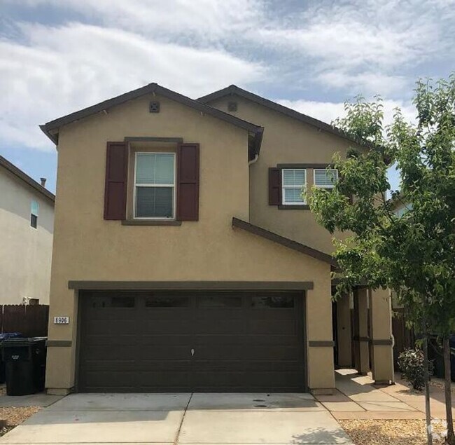 Building Photo - Four Bedroom 2.5 Bathroom Rental