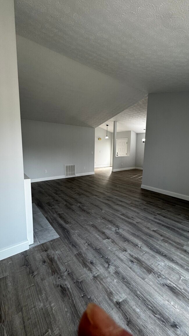 Photo - 400 Sherwood Green Ct