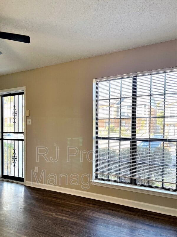 Photo - 2344 N Orchid Dr