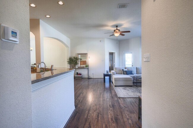 Photo - 108 Cove Cir