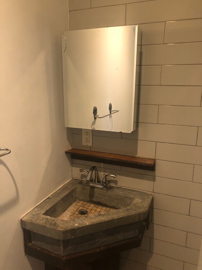 Photo - 817 Cameron St