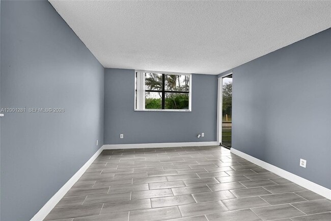 Photo - 2850 Somerset Dr Unit 105L