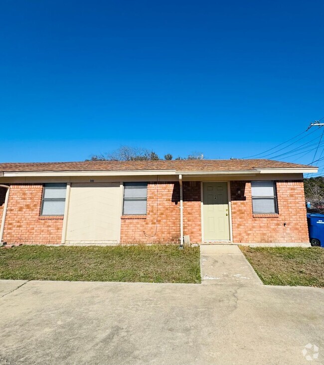 Building Photo - 302 Bonnie Ln Unit A Rental