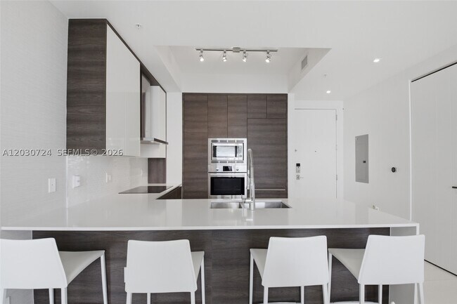 301 Altara Ave Unit LPH902