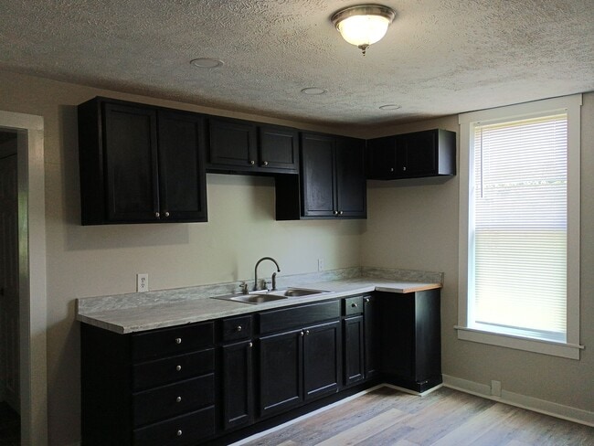 Photo - 130 Mobile St