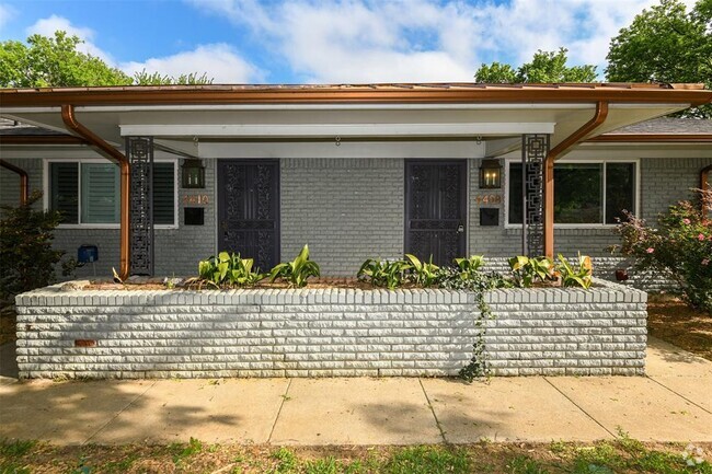 Building Photo - 4406 Granbury Rd Rental