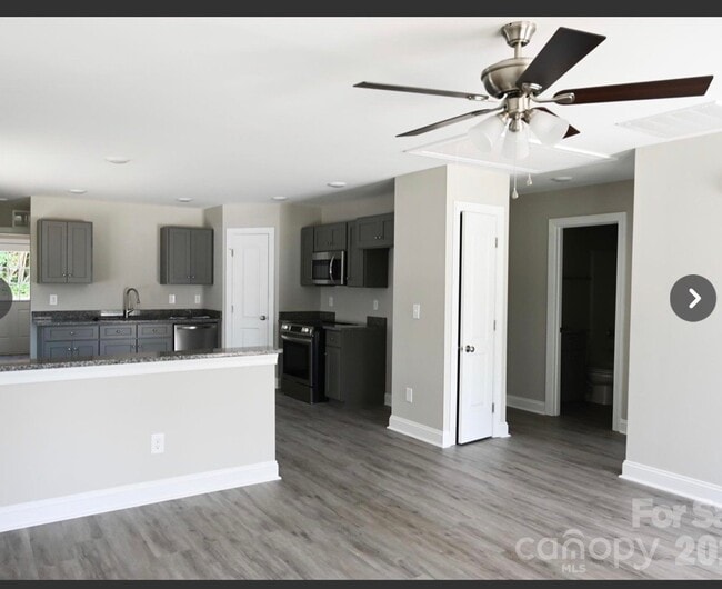 Photo - 385 Harrel St