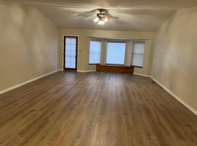 Building Photo - 17364 N Bruella Rd Unit A