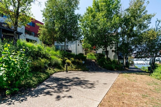 Photo - 820 NW Naito Pkwy