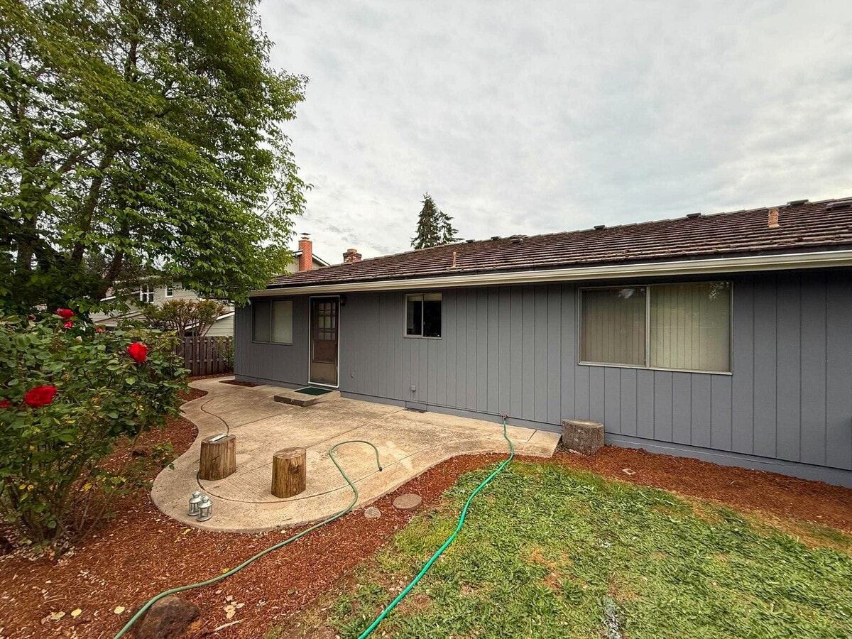 Photo - 405 McKinley St SE