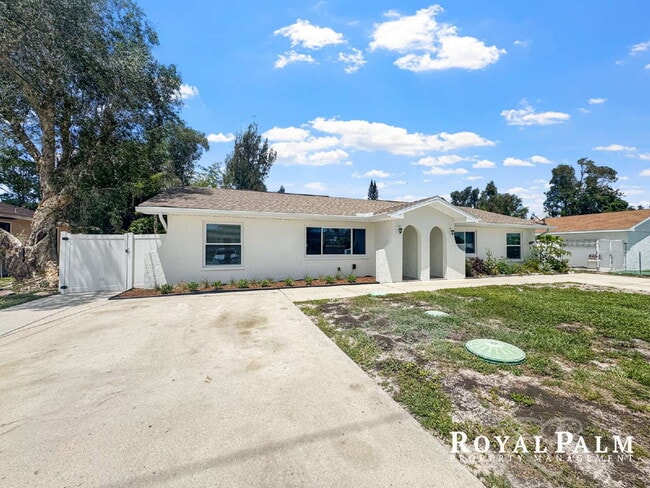 Photo - 2 Bed / 1 Bath | Fort Myers | Spring Into This One and Save $500 APPLY BY MAY 15!