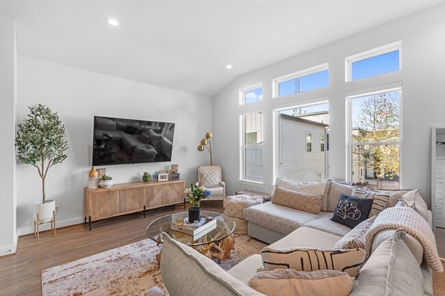 Photo - 502 W Donovan St