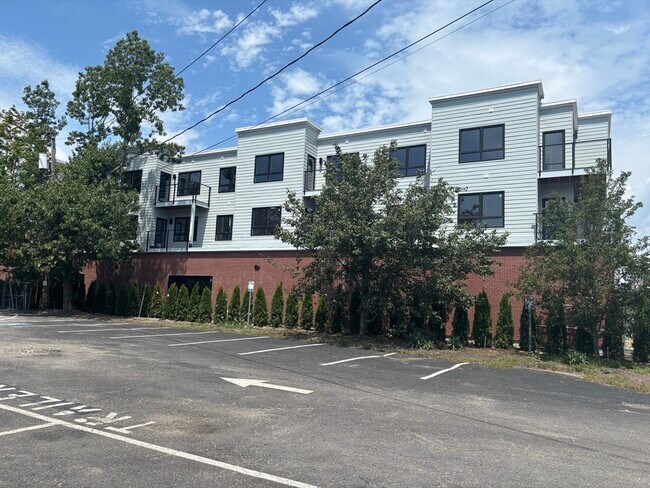 Photo - 1391 Main St Unidad 202