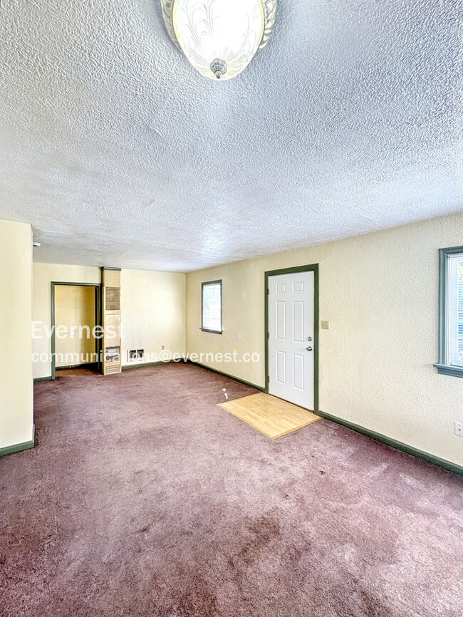 Photo - 509 3rd St SW