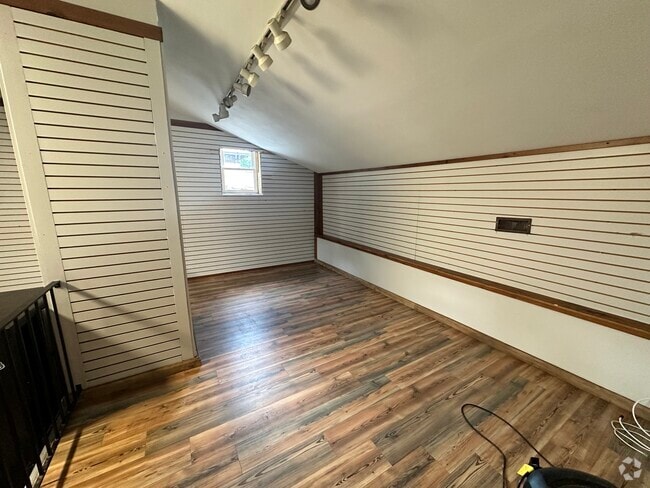Building Photo - 47 W Bridge St Unit 1 upstairs Rental