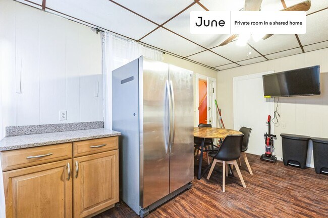 Room in Shared 5 bed/1 bath home in Harvard Square (Cambridge)