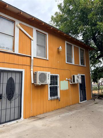 2205 Roosevelt Ave