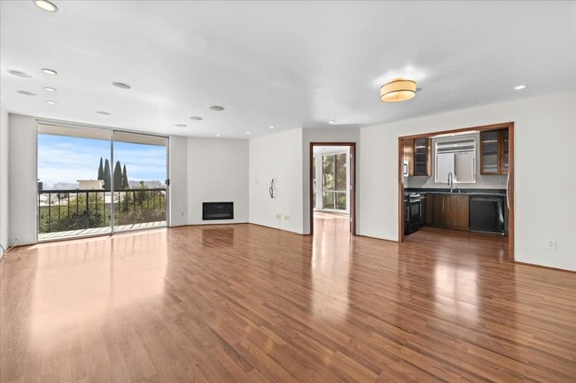 Photo - 8530 Holloway Dr Unidad 306