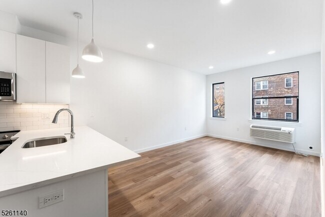 25 Freeway Dr E Unit 508