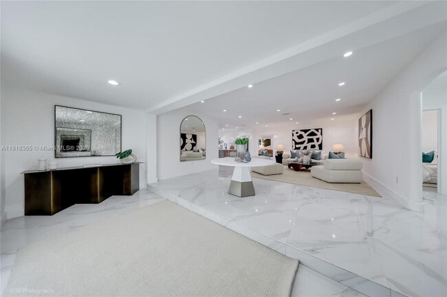 Photo - 871 NE 81st St