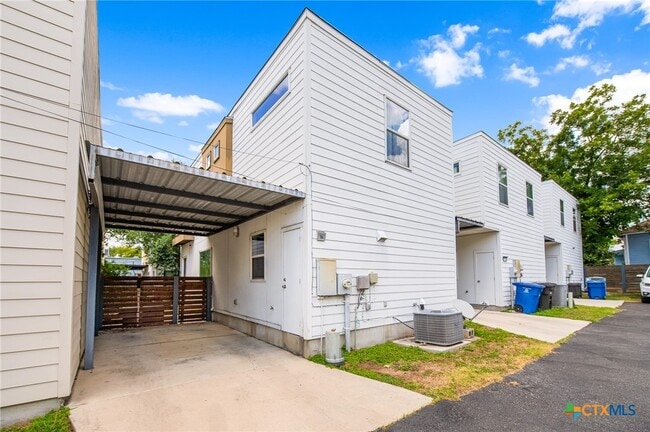 Photo - 704 N Cherry St