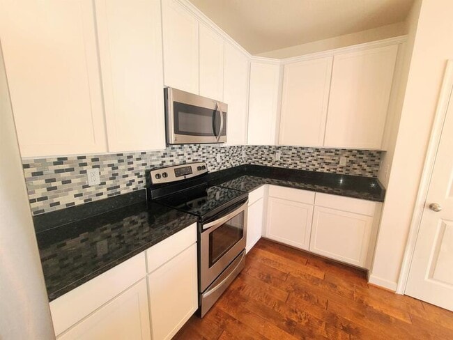 Photo - 1136 Winsford Ln